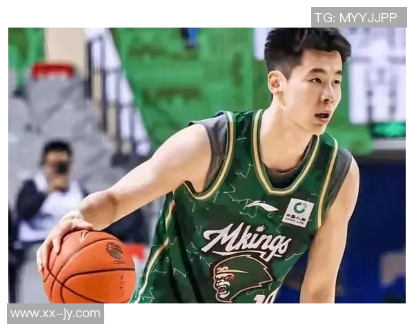 郭昊文表现出色尽管球队失利11投7中三分球命中率高达75砍下22分3篮板3助攻 郭昊文表现出色尽管球队失利11投7中三分球命中率高达75砍下22分3篮板3助攻