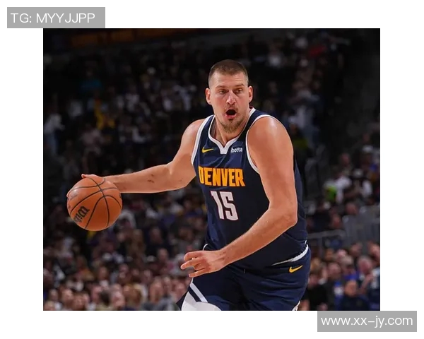 约基奇展现超凡视野与精准手法布劳恩底角三分轻松命中